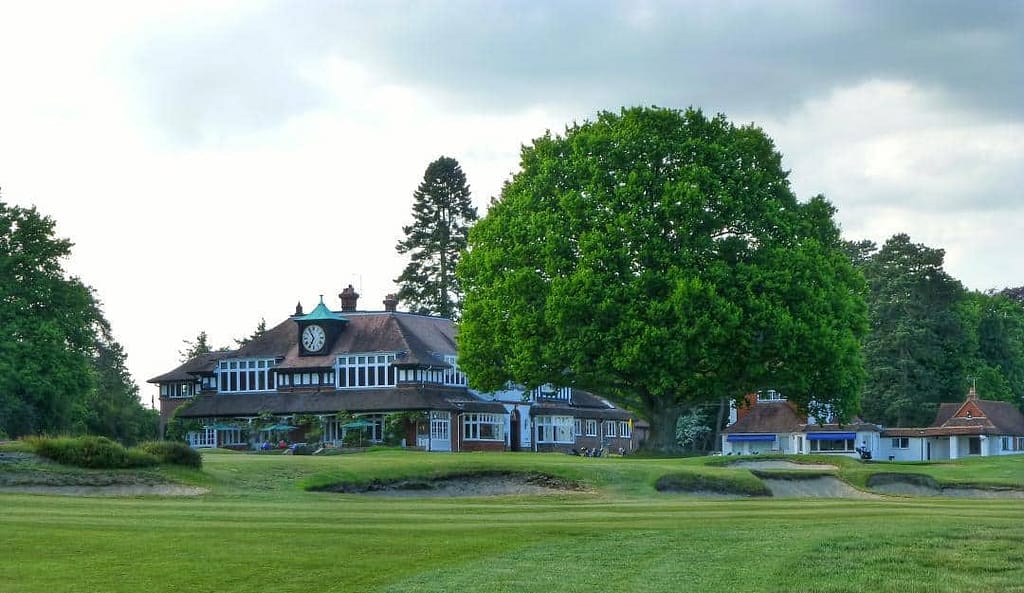 The 18th at Sunningdale with the iconic clubhouse beyond