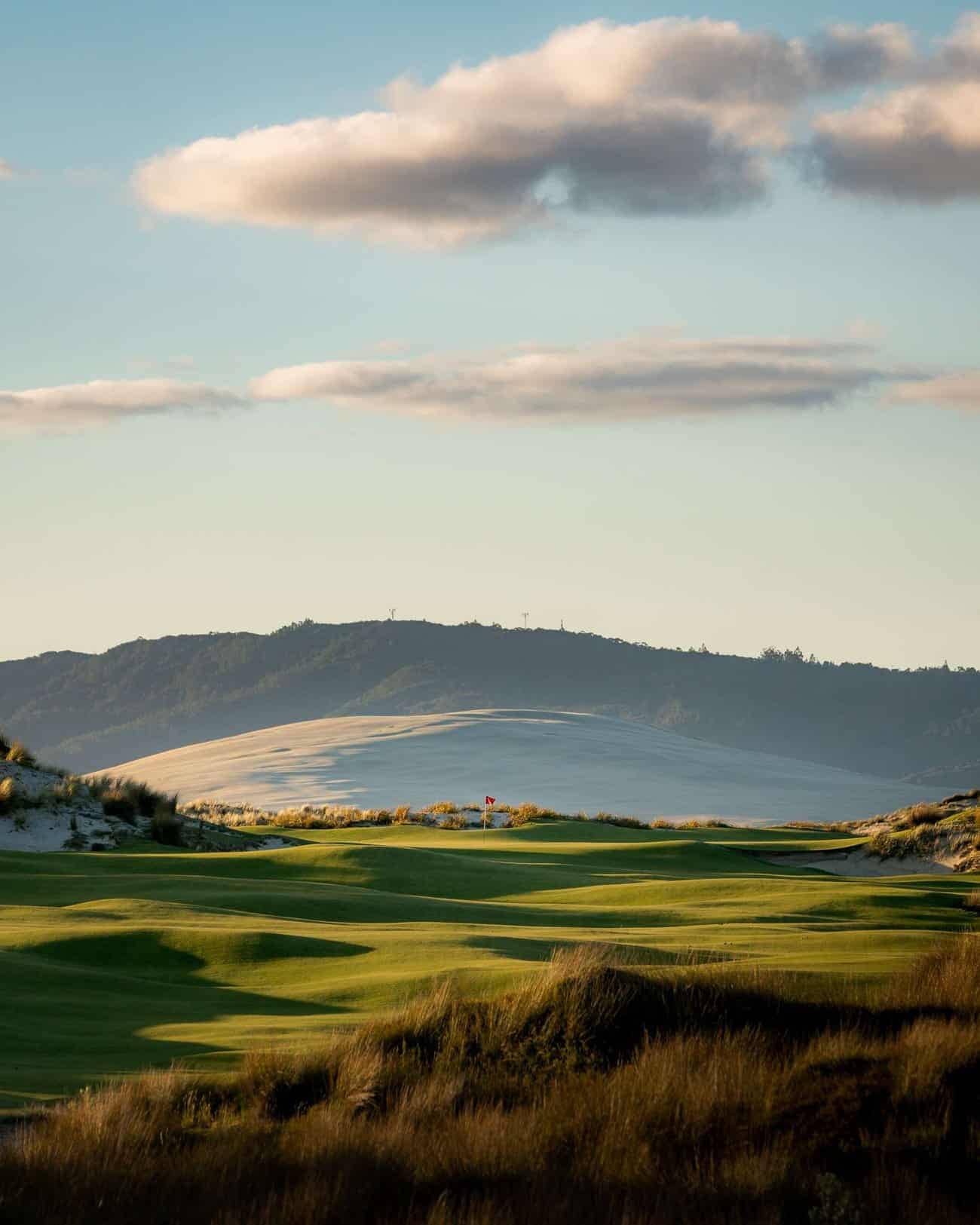 The 6th hole at Tara Iti with the Mangawhai sand dune and Brynderwyn Hills beyond. Credit: Ricky Robinson